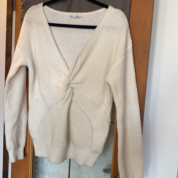 Dex knot front sweater - Picture 3 of 5